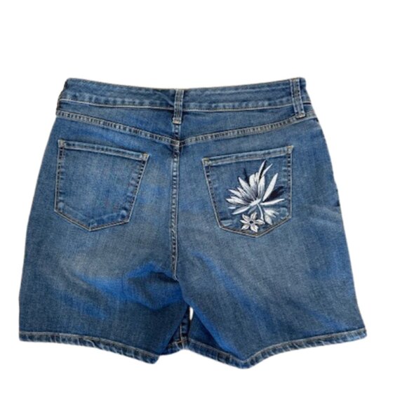 St. John’s Bay women’s Shorts Size 12 Floral Embroidery - Picture 2 of 8